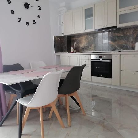 Aqua West Apartment Free Parking- Self Check-In Oradea Exterior foto