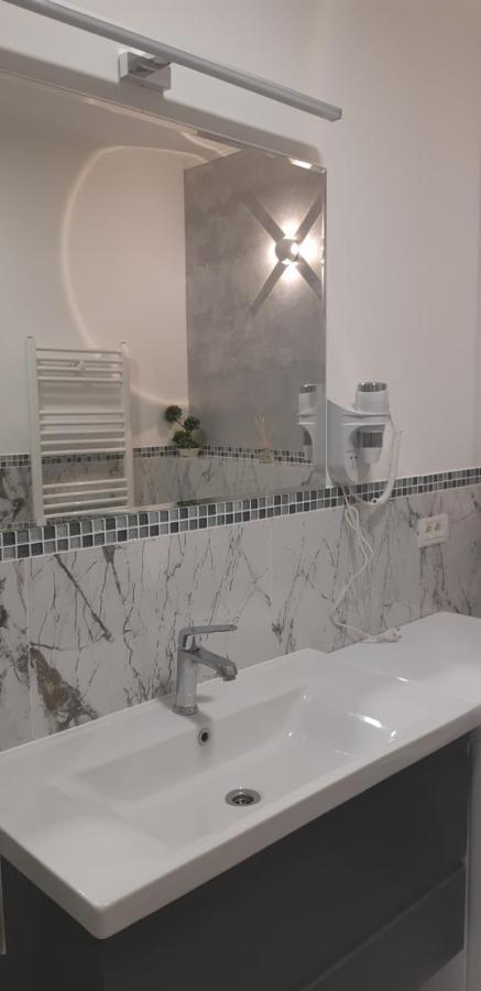 Aqua West Apartment Free Parking- Self Check-In Oradea Exterior foto
